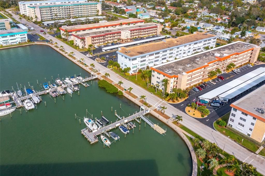 合同活跃: $194,900 (2 贝兹, 2 浴室, 1250 平方英尺)