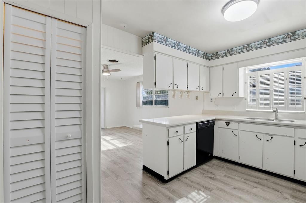 For Sale: $340,000 (3 beds, 2 baths, 1534 Square Feet)