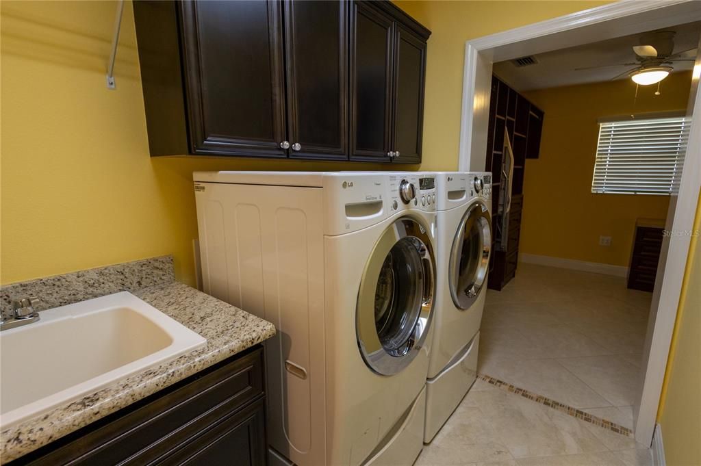 For Sale: $935,000 (4 beds, 2 baths, 2928 Square Feet)