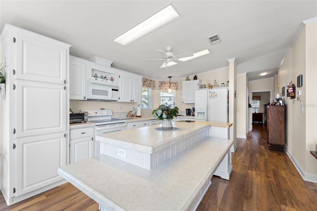 For Sale: $450,000 (2 beds, 2 baths, 1391 Square Feet)