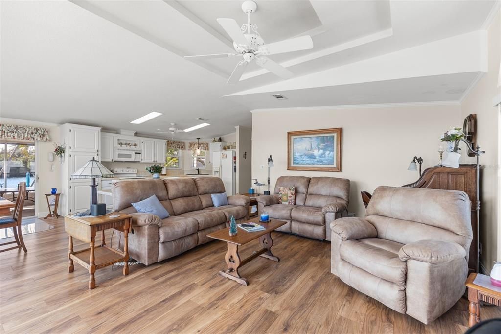 For Sale: $450,000 (2 beds, 2 baths, 1391 Square Feet)