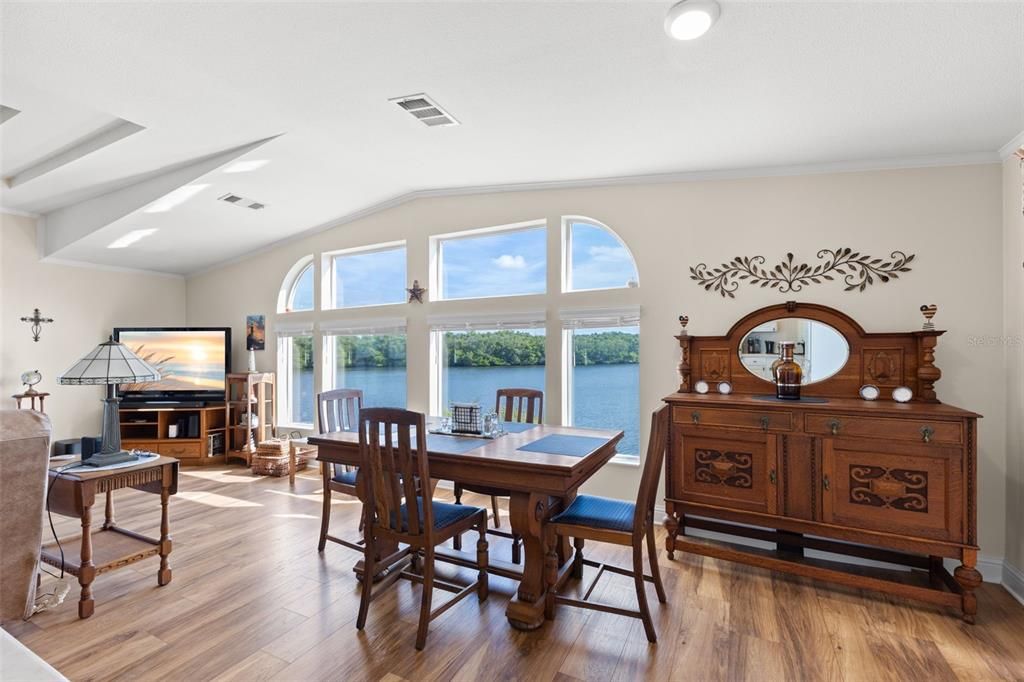 For Sale: $450,000 (2 beds, 2 baths, 1391 Square Feet)