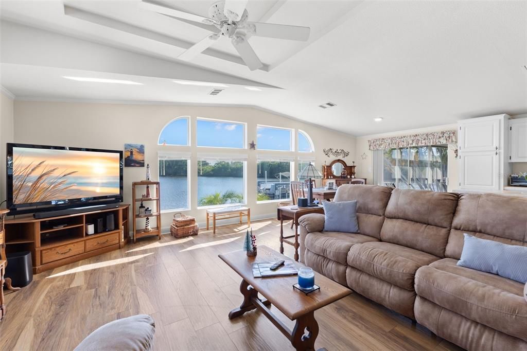 For Sale: $450,000 (2 beds, 2 baths, 1391 Square Feet)