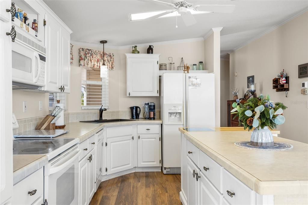 For Sale: $450,000 (2 beds, 2 baths, 1391 Square Feet)