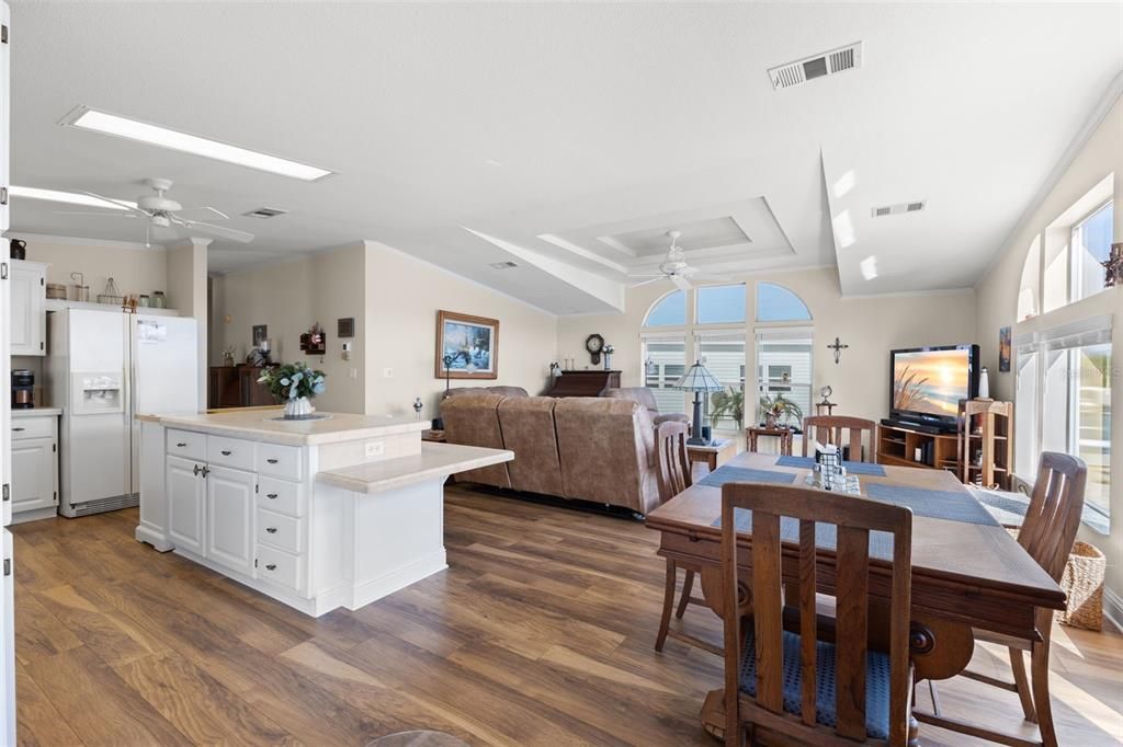 For Sale: $450,000 (2 beds, 2 baths, 1391 Square Feet)