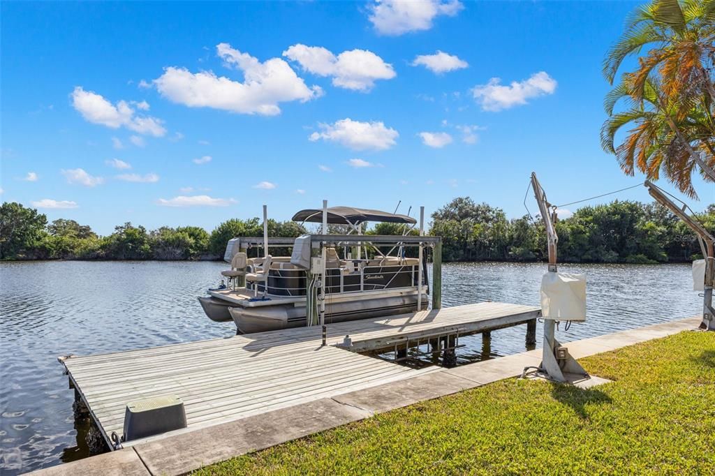 For Sale: $450,000 (2 beds, 2 baths, 1391 Square Feet)