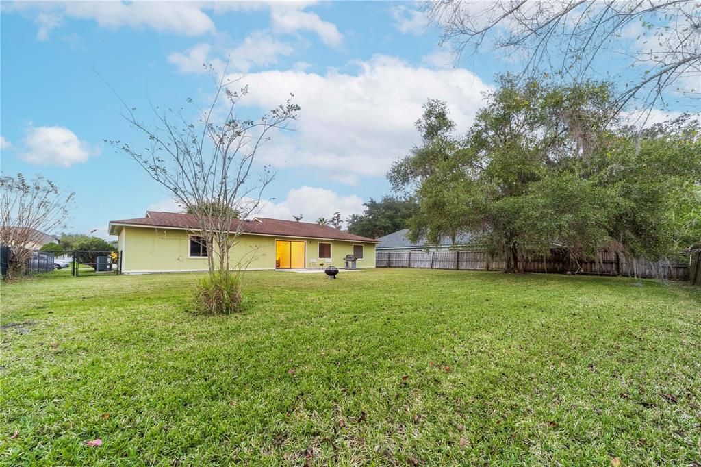 Под контрактом: $219,900 (3 спален, 2 ванн, 1200 Квадратных фут)