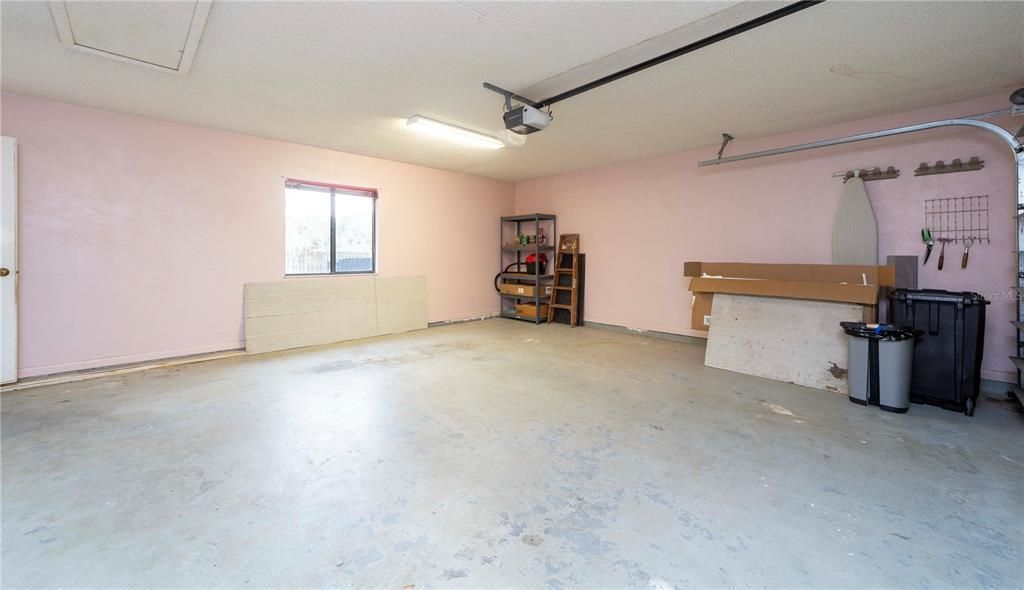 Под контрактом: $219,900 (3 спален, 2 ванн, 1200 Квадратных фут)