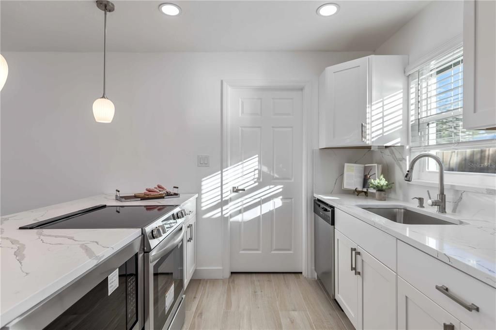 For Sale: $324,900 (3 beds, 2 baths, 1455 Square Feet)