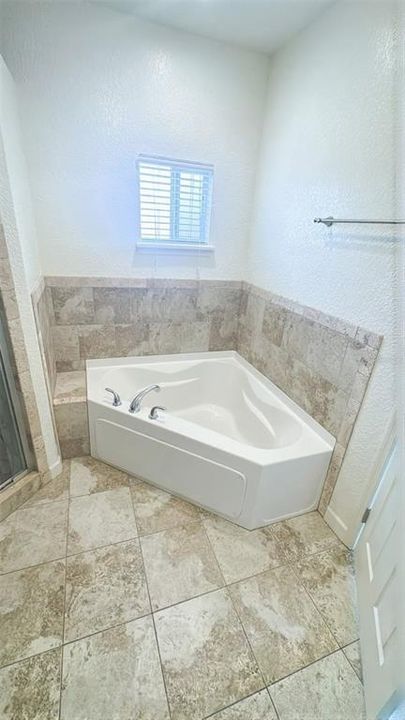 For Rent: $1,740 (3 beds, 2 baths, 3654 Square Feet)