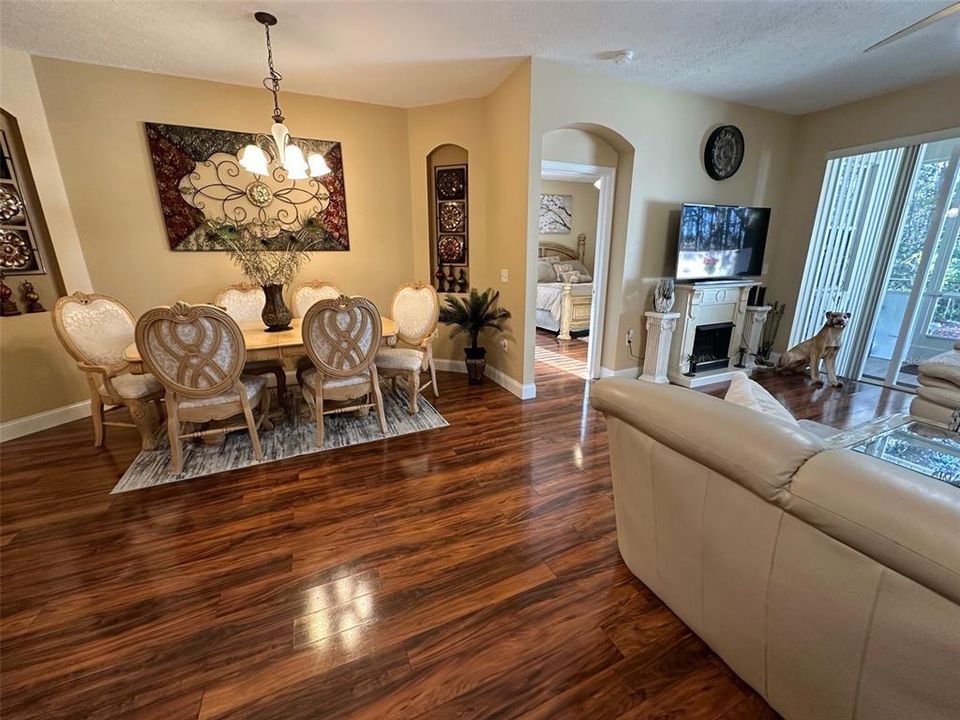 待售: $249,900 (2 贝兹, 2 浴室, 1354 平方英尺)