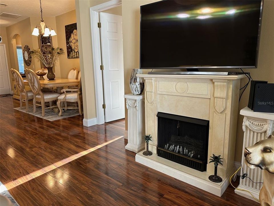 待售: $249,900 (2 贝兹, 2 浴室, 1354 平方英尺)