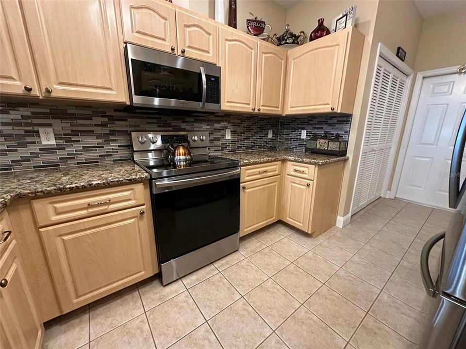 待售: $249,900 (2 贝兹, 2 浴室, 1354 平方英尺)