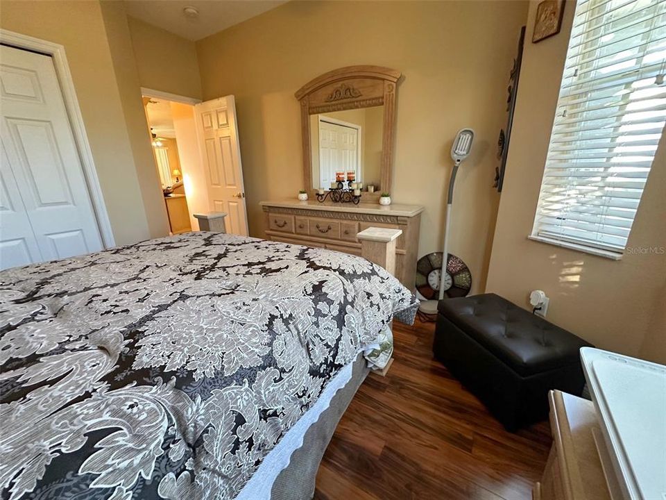 待售: $249,900 (2 贝兹, 2 浴室, 1354 平方英尺)