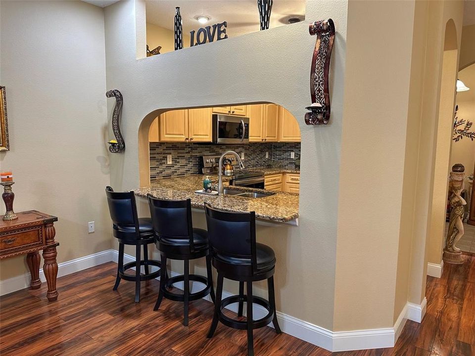 待售: $249,900 (2 贝兹, 2 浴室, 1354 平方英尺)