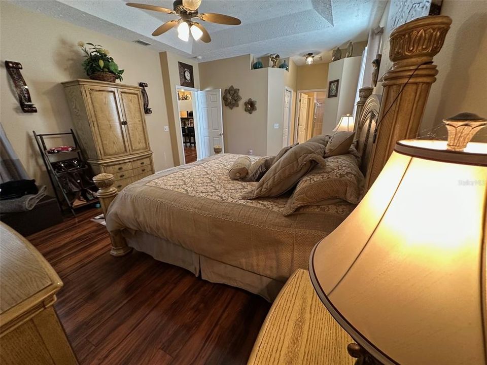 待售: $249,900 (2 贝兹, 2 浴室, 1354 平方英尺)