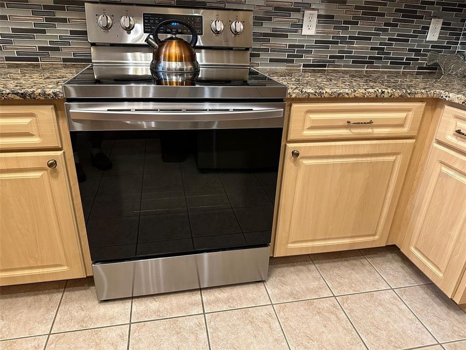 待售: $249,900 (2 贝兹, 2 浴室, 1354 平方英尺)