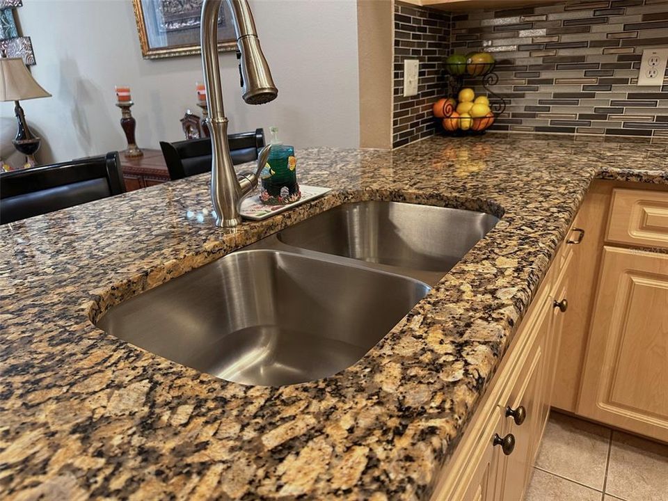 待售: $249,900 (2 贝兹, 2 浴室, 1354 平方英尺)