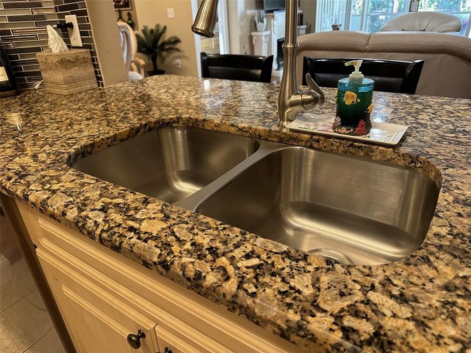 待售: $249,900 (2 贝兹, 2 浴室, 1354 平方英尺)