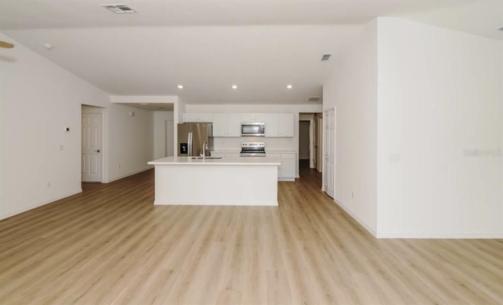 For Rent: $2,150 (3 beds, 2 baths, 1597 Square Feet)