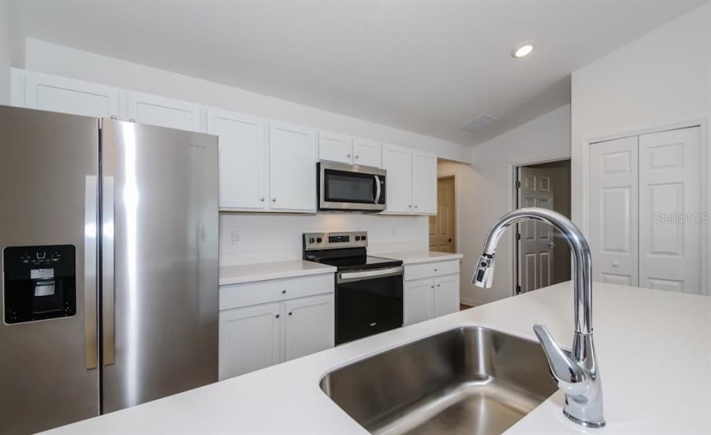 For Rent: $2,150 (3 beds, 2 baths, 1597 Square Feet)