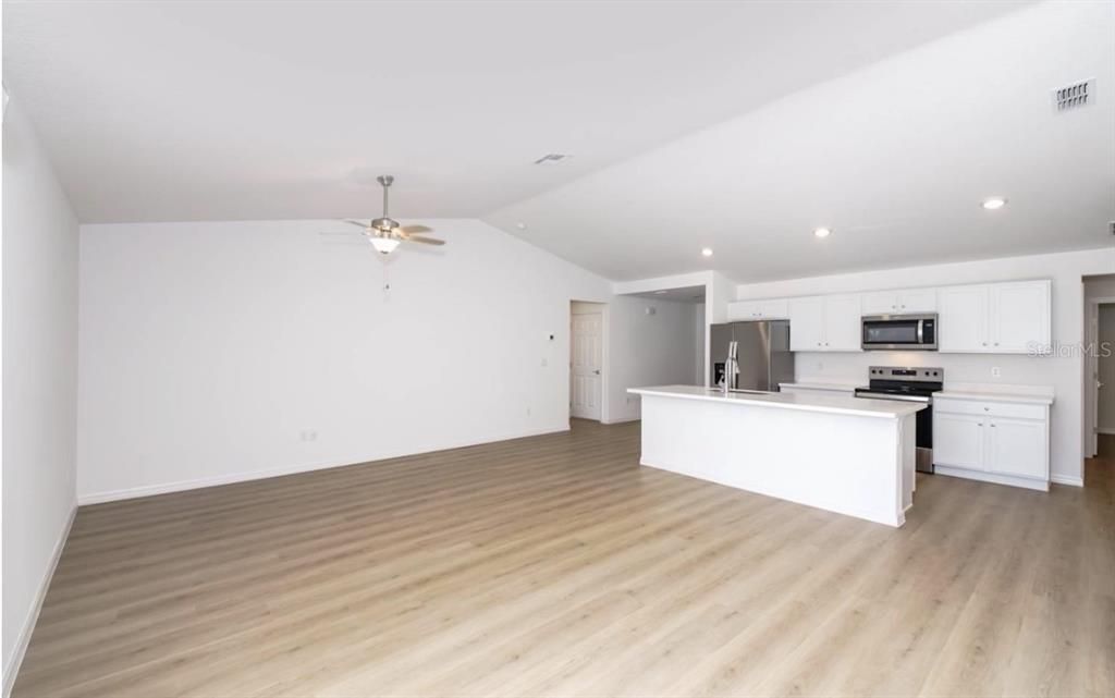 For Rent: $2,150 (3 beds, 2 baths, 1597 Square Feet)