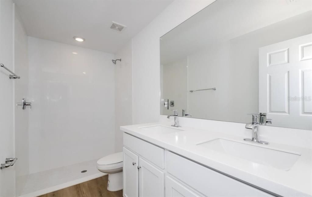 For Rent: $2,150 (3 beds, 2 baths, 1597 Square Feet)