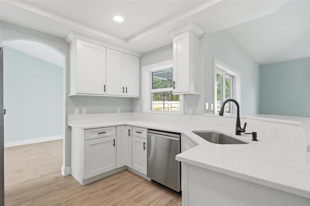 На продажу: $384,000 (3 спален, 2 ванн, 1621 Квадратных фут)