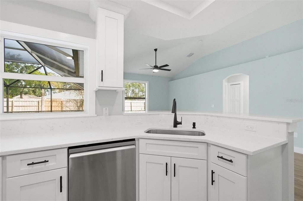 На продажу: $384,000 (3 спален, 2 ванн, 1621 Квадратных фут)