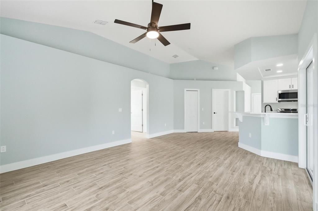 На продажу: $384,000 (3 спален, 2 ванн, 1621 Квадратных фут)