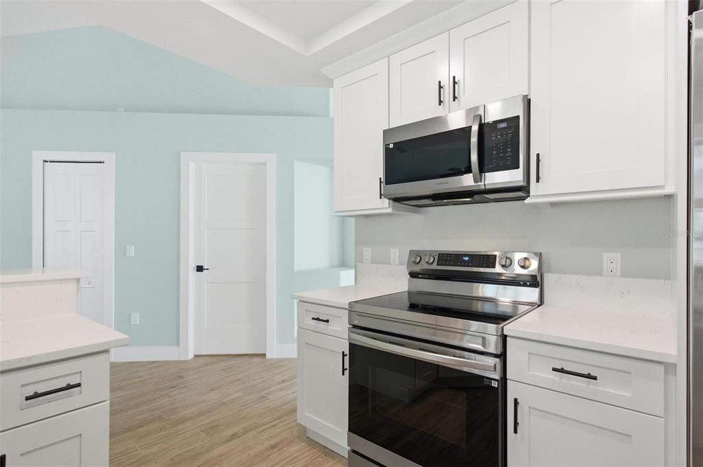 На продажу: $384,000 (3 спален, 2 ванн, 1621 Квадратных фут)