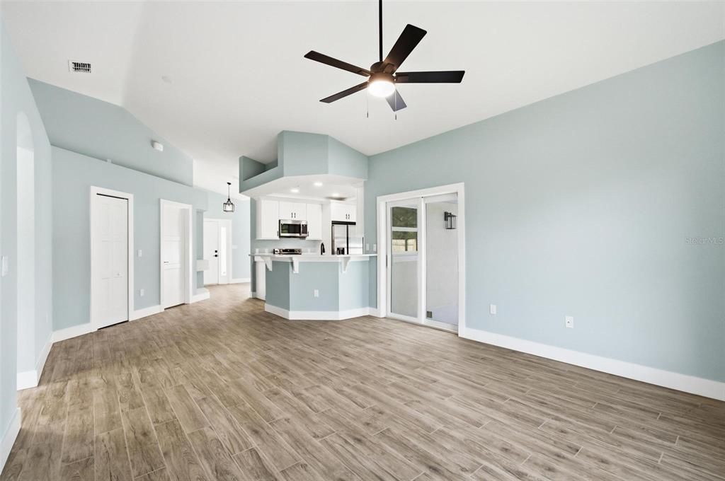 На продажу: $384,000 (3 спален, 2 ванн, 1621 Квадратных фут)