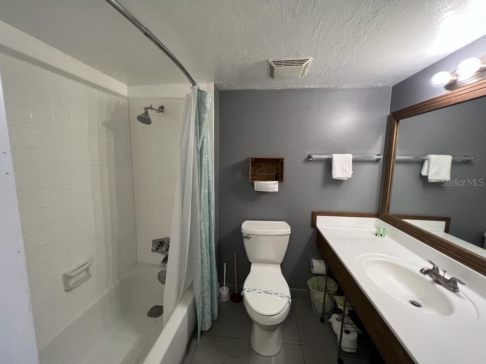 For Sale: $167,800 (1 beds, 1 baths, 489 Square Feet)