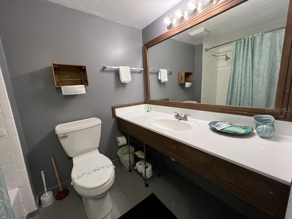 For Sale: $167,800 (1 beds, 1 baths, 489 Square Feet)