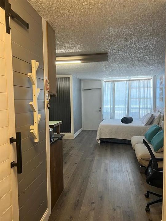 For Sale: $167,800 (1 beds, 1 baths, 489 Square Feet)