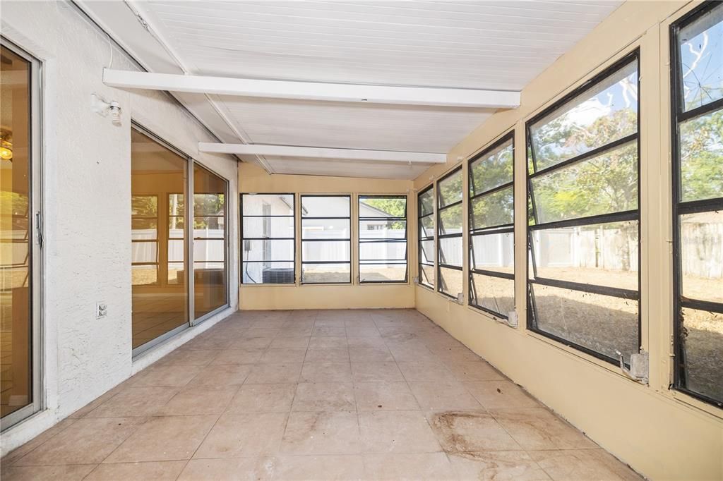 В аренду: $2,000 (2 спален, 2 ванн, 1358 Квадратных фут)