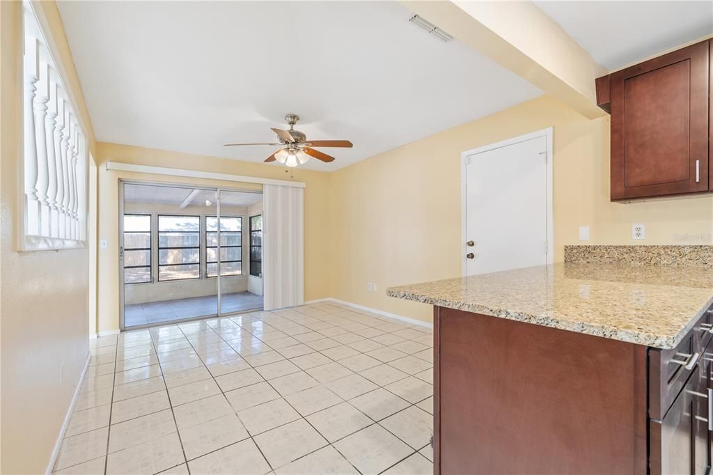 В аренду: $2,000 (2 спален, 2 ванн, 1358 Квадратных фут)