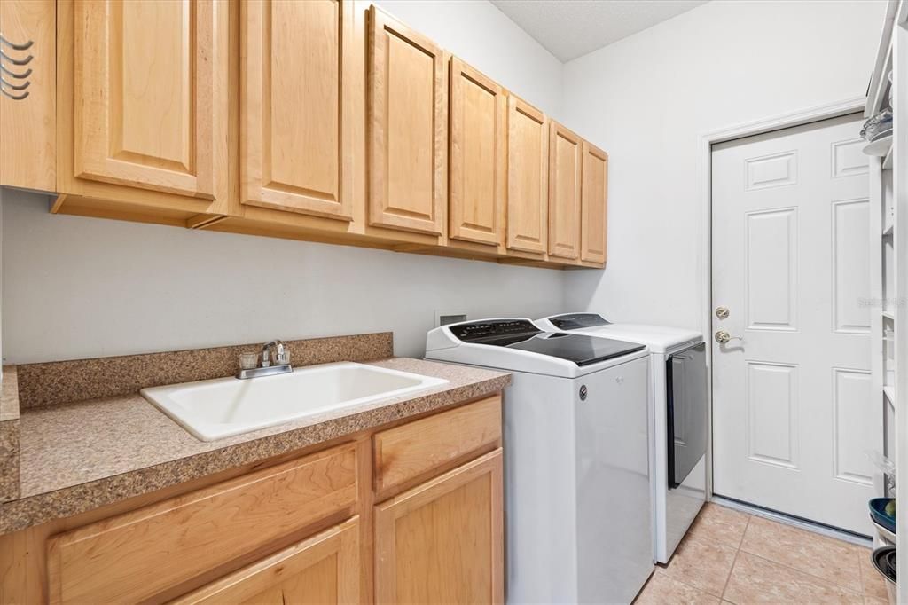 For Sale: $399,900 (3 beds, 2 baths, 1835 Square Feet)