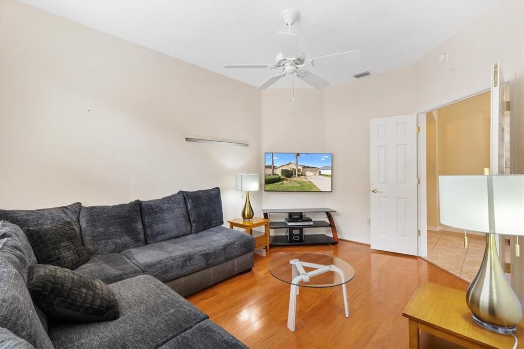 For Sale: $399,900 (3 beds, 2 baths, 1835 Square Feet)