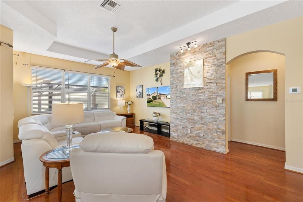 For Sale: $399,900 (3 beds, 2 baths, 1835 Square Feet)