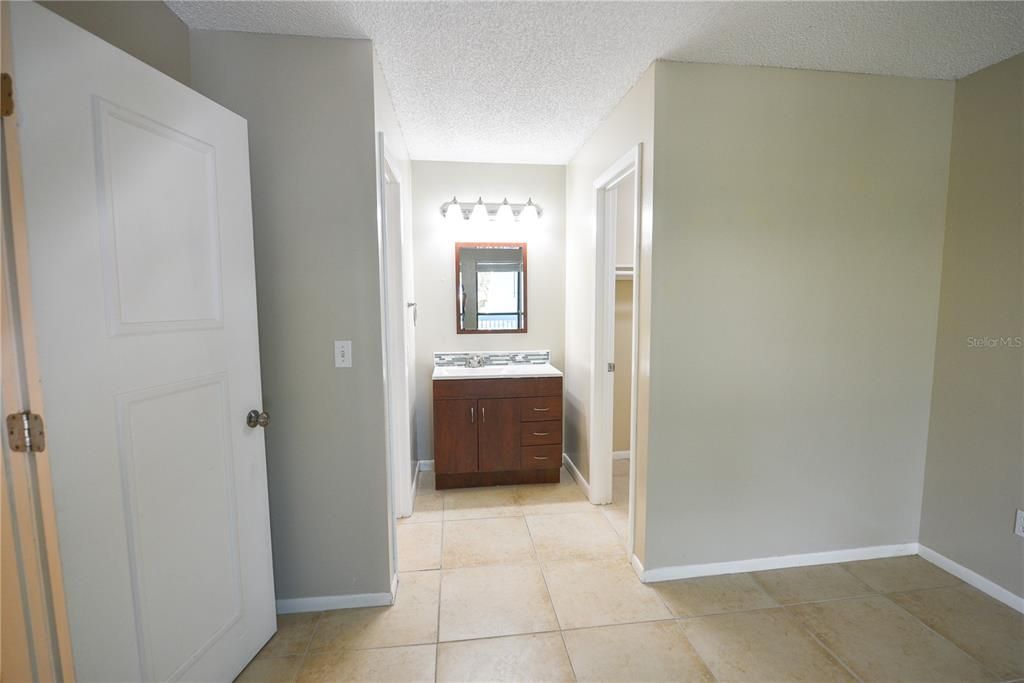 For Rent: $1,500 (2 beds, 2 baths, 898 Square Feet)
