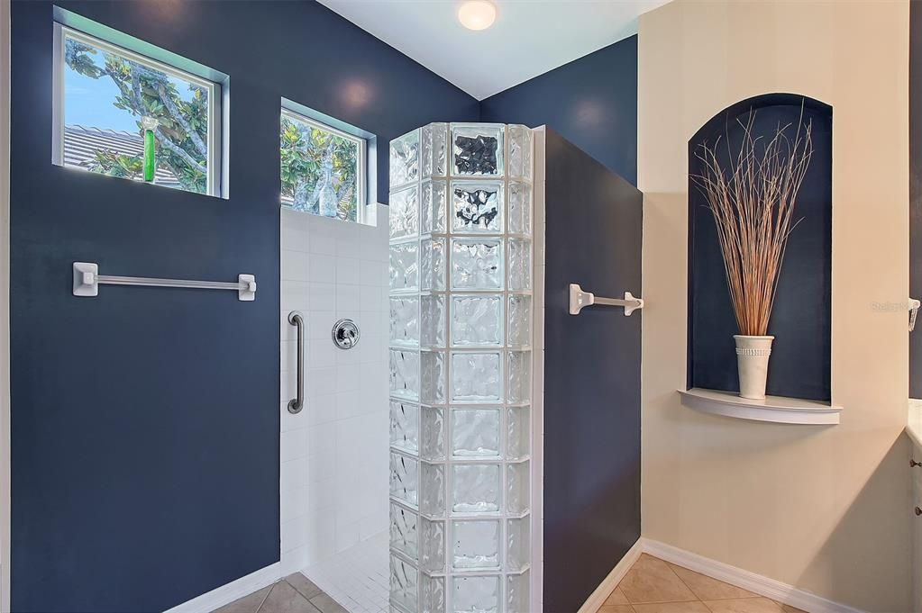 For Sale: $750,000 (2 beds, 2 baths, 2146 Square Feet)