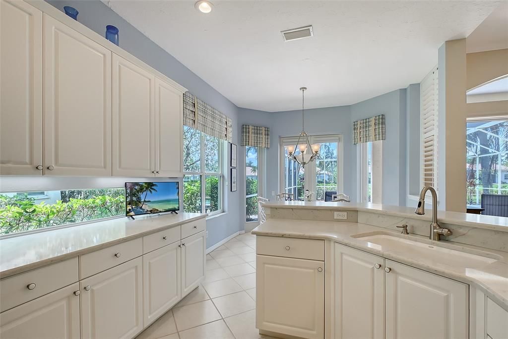 For Sale: $750,000 (2 beds, 2 baths, 2146 Square Feet)