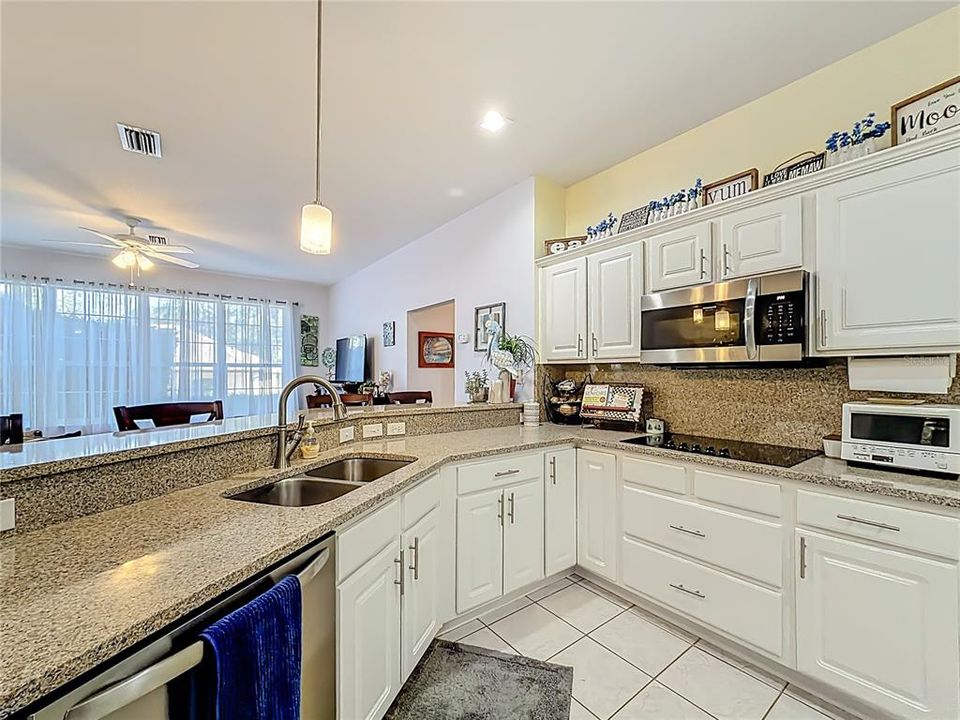 待售: $375,000 (3 贝兹, 2 浴室, 2047 平方英尺)