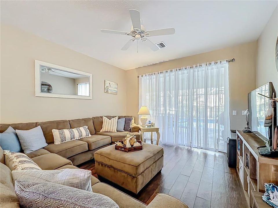 待售: $375,000 (3 贝兹, 2 浴室, 2047 平方英尺)