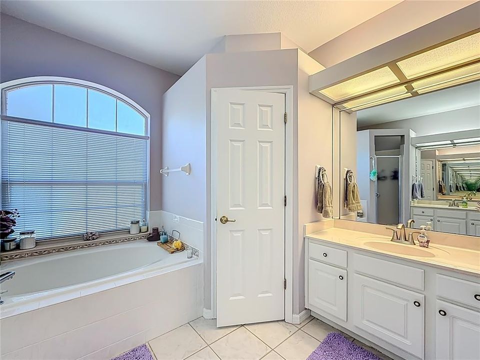 待售: $375,000 (3 贝兹, 2 浴室, 2047 平方英尺)