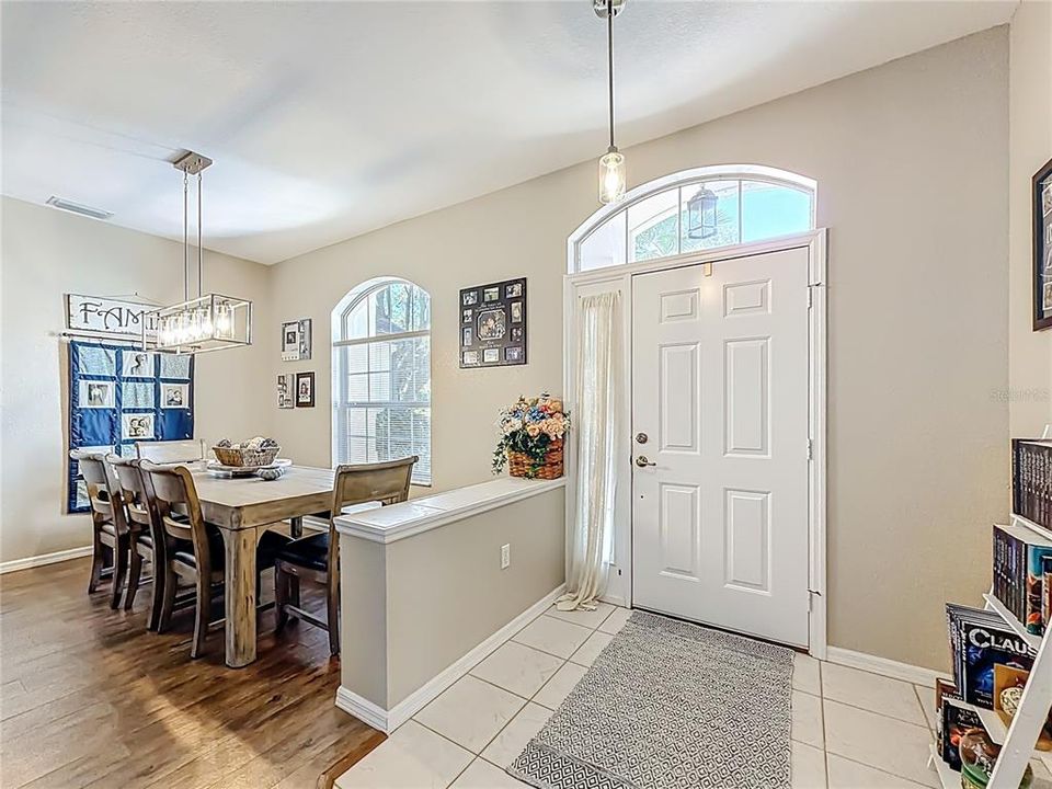 待售: $375,000 (3 贝兹, 2 浴室, 2047 平方英尺)