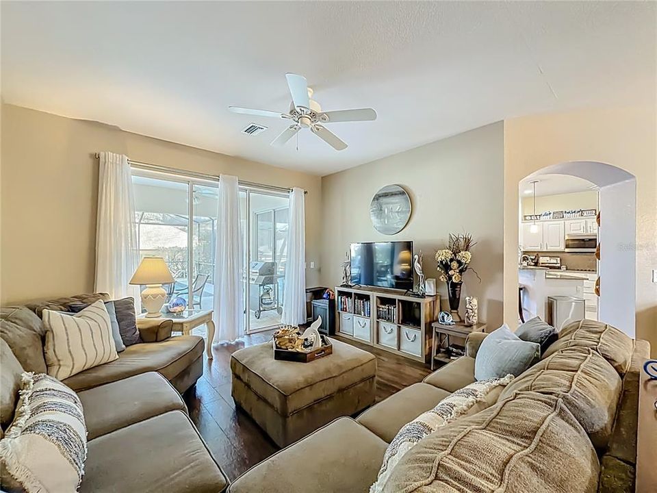 待售: $375,000 (3 贝兹, 2 浴室, 2047 平方英尺)