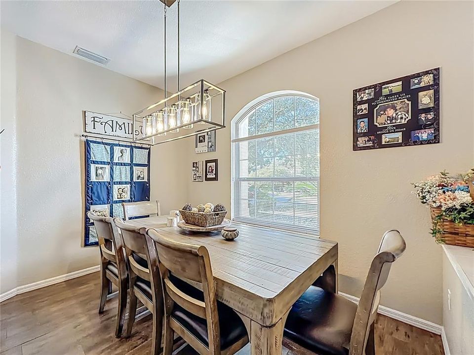 待售: $375,000 (3 贝兹, 2 浴室, 2047 平方英尺)