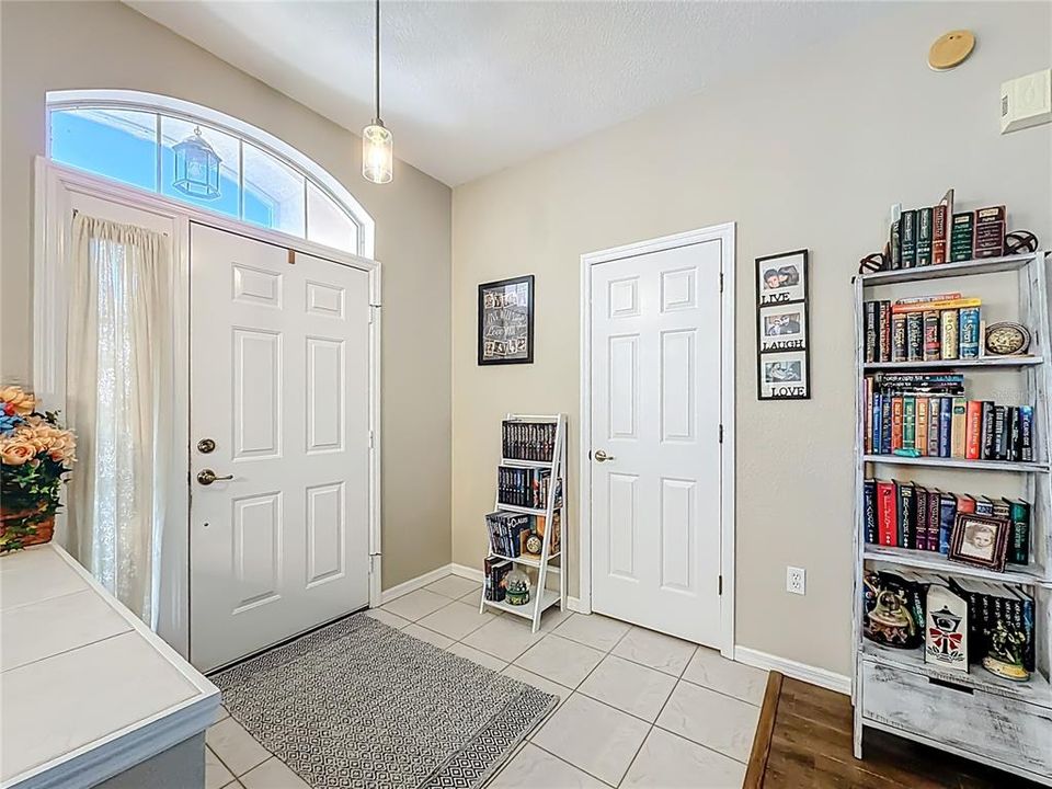 待售: $375,000 (3 贝兹, 2 浴室, 2047 平方英尺)